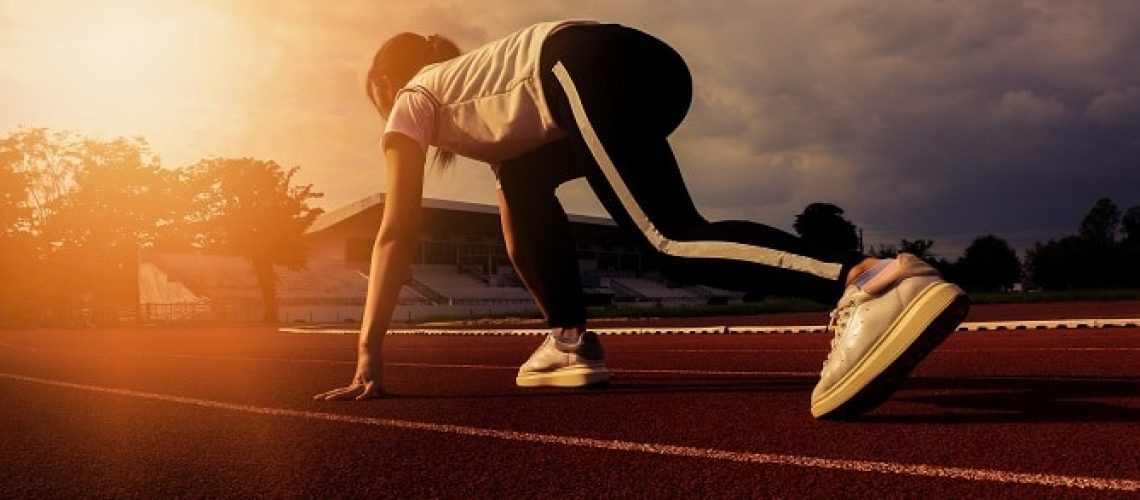 Female runner at the start of the race. And create healthy athletes to work. From the race track.